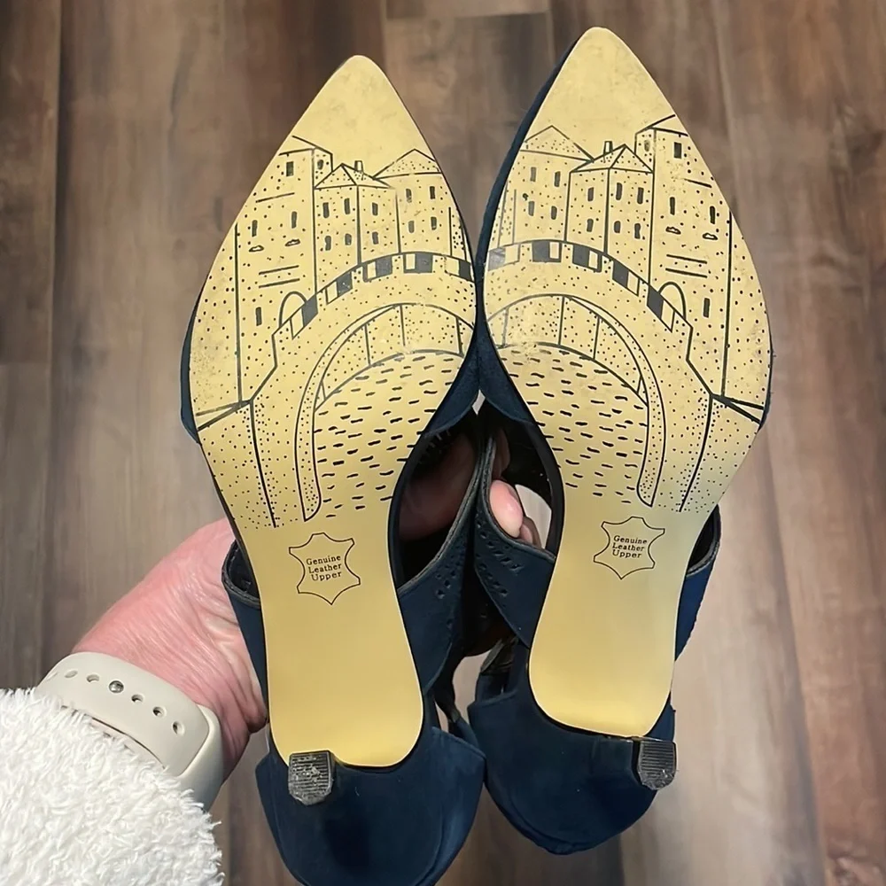 Bella Vita Hope‎ navy blue suede heels size  6.5WW cutouts